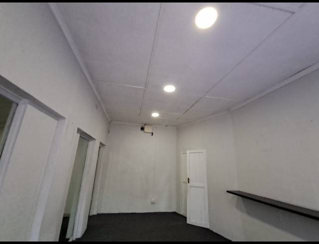 250M² OFFICE TO LET IN THREE RIVERS PROPER